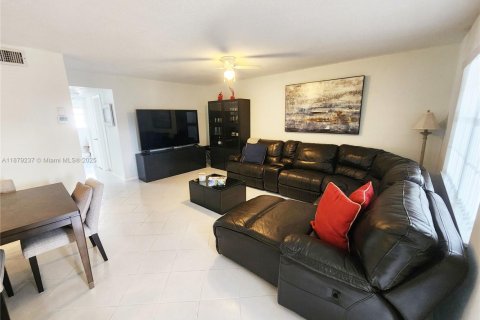 Copropriété à vendre à Hallandale Beach, Floride: 2 chambres, 92.9 m2 № 1947114 - photo 4