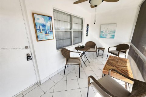 Copropriété à vendre à Hallandale Beach, Floride: 2 chambres, 92.9 m2 № 1947114 - photo 3
