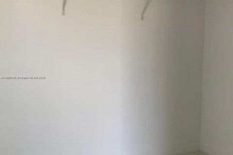 Снять в аренду кондоминиум в Майами, Флорида 2 спальни, 96.9м2, № 1958567 - фото 12