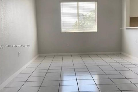 Снять в аренду кондоминиум в Майами, Флорида 2 спальни, 96.9м2, № 1958567 - фото 6