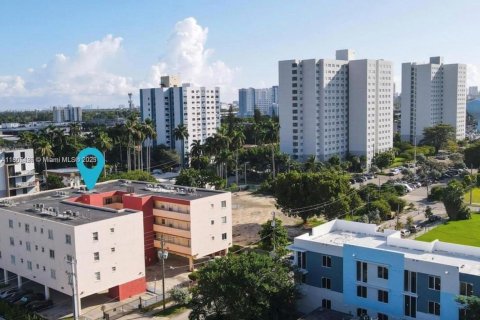 Снять в аренду кондоминиум в Майами, Флорида 2 спальни, 96.9м2, № 1958567 - фото 15