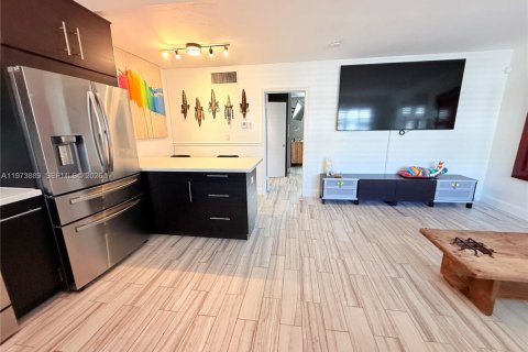 Condominio en Miami, Florida, 1 dormitorio  № 2033521