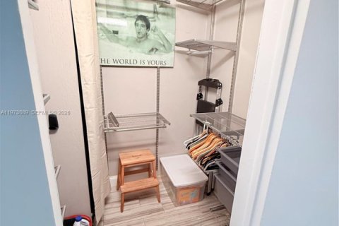 Condominio en alquiler en Miami, Florida, 1 dormitorio, 55.28 m2 № 2033521 - foto 16