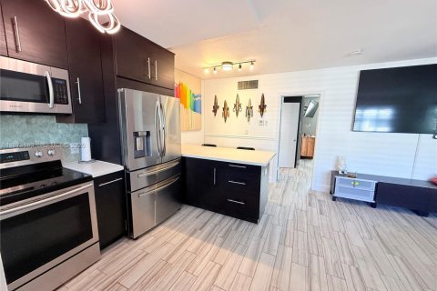 Condominio en alquiler en Miami, Florida, 1 dormitorio, 55.28 m2 № 2033521 - foto 4