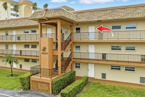 Condo in Saint Petersburg, Florida, 2 bedrooms  № 1900112 - photo 1