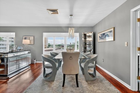 Condo in Saint Petersburg, Florida, 2 bedrooms  № 1900112 - photo 5