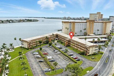 Condo in Saint Petersburg, Florida, 2 bedrooms  № 1900112 - photo 25