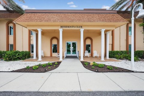 Condo in Saint Petersburg, Florida, 2 bedrooms  № 1900112 - photo 24