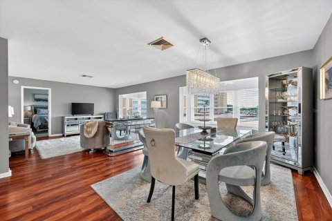 Condo in Saint Petersburg, Florida, 2 bedrooms  № 1900112 - photo 10