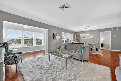 Condo in Saint Petersburg, Florida, 2 bedrooms  № 1900112 - photo 15
