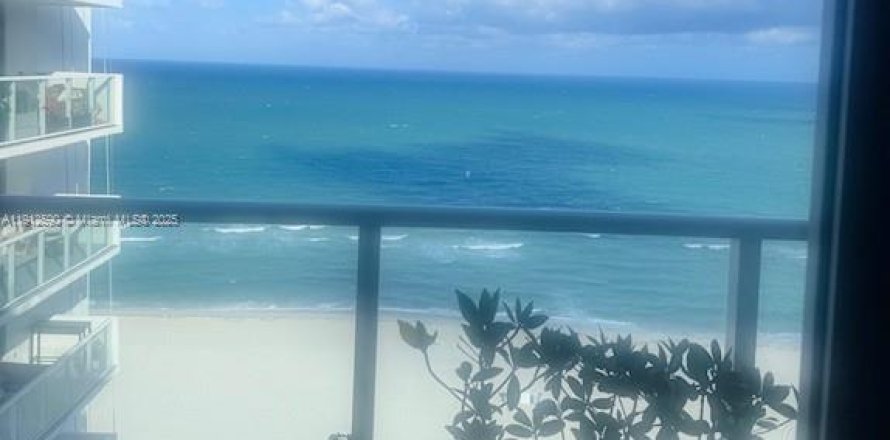 Condo in Miami Beach, Florida, 1 bedroom  № 1971335