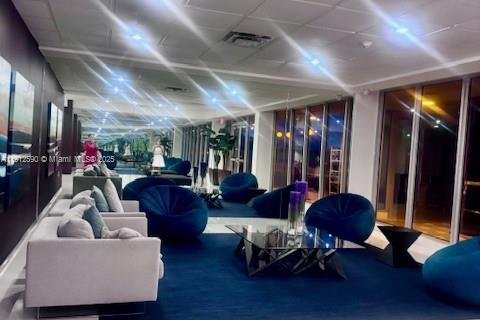 Condo in Miami Beach, Florida, 1 bedroom  № 1971335 - photo 17