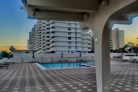 Condo in Miami Beach, Florida, 1 bedroom  № 1971335 - photo 14