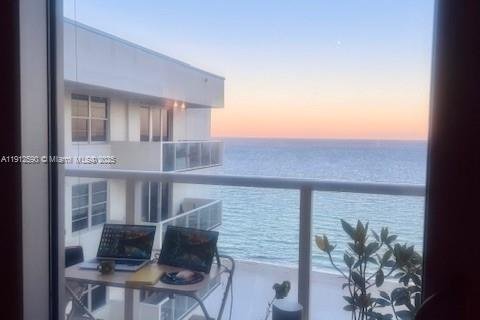 Condo in Miami Beach, Florida, 1 bedroom  № 1971335 - photo 9