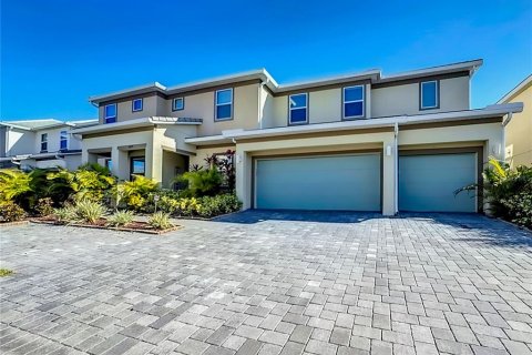 Casa en venta en Kissimmee, Florida, 15 dormitorios, 581.1 m2 № 1564926 - foto 1