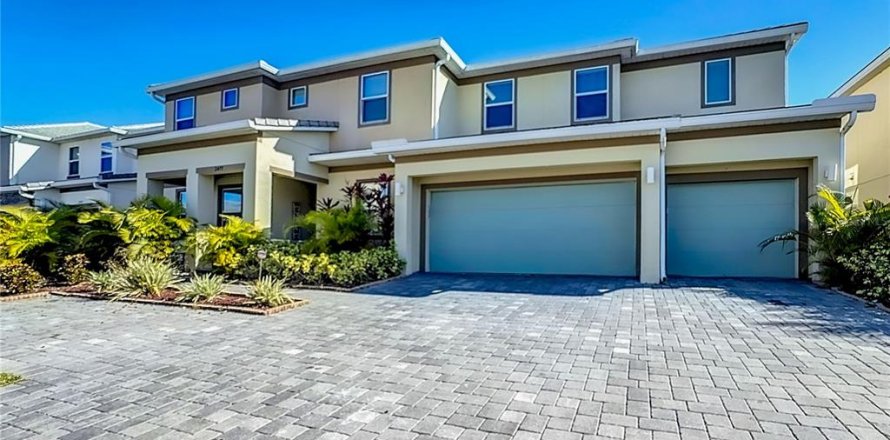 Casa en Kissimmee, Florida 15 dormitorios, 581.1 m2 № 1564926