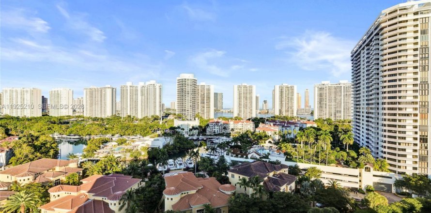 Кондоминиум с 2 спальнями в Авентура, Флорида № 1998666