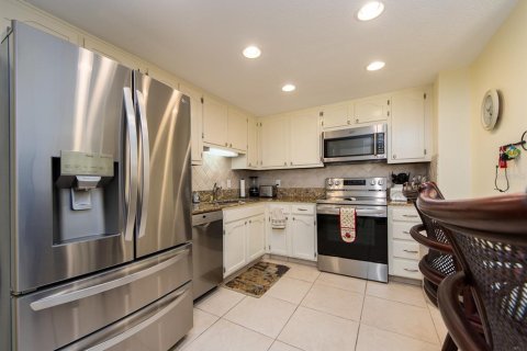 Condo in Clearwater, Florida, 2 bedrooms  № 1632509 - photo 12