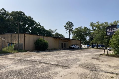 Commercial property in Crestview, Florida № 590196 - photo 1