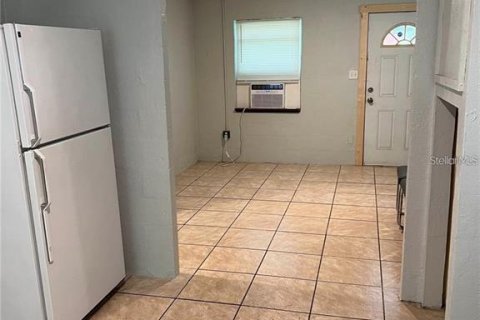Commercial property in Orlando, Florida 4 bedrooms, 130.43 sq.m. № 1866097 - photo 4