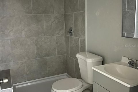 Commercial property in Orlando, Florida 4 bedrooms, 130.43 sq.m. № 1866097 - photo 3