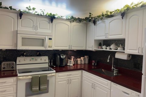 Copropriété à vendre à Pompano Beach, Floride: 3 chambres, 129.13 m2 № 1990353 - photo 17