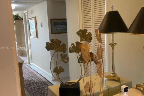 Copropriété à vendre à Pompano Beach, Floride: 3 chambres, 129.13 m2 № 1990353 - photo 13