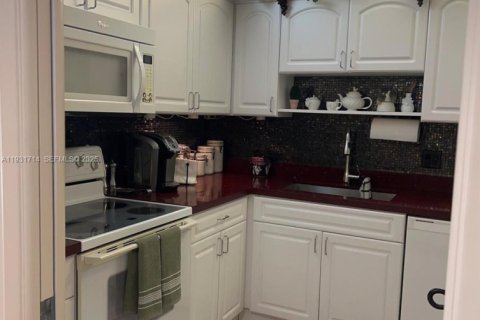 Copropriété à vendre à Pompano Beach, Floride: 3 chambres, 129.13 m2 № 1990353 - photo 18