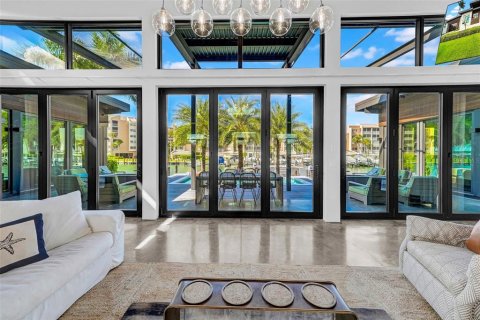 House in Marco Island, Florida 3 bedrooms, 266.26 sq.m. № 2302552 - photo 7