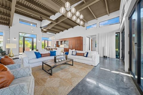 House in Marco Island, Florida 3 bedrooms, 266.26 sq.m. № 2302552 - photo 5
