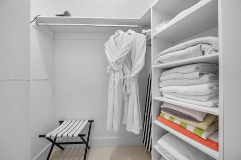 Condo in Hollywood, Florida, 1 bedroom  № 1967450 - photo 8