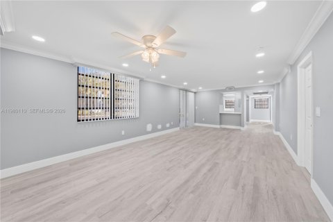 Купить кондоминиум в Пемброк-Пайнс, Флорида 2 спальни, 110.27м2, № 2046386 - фото 7