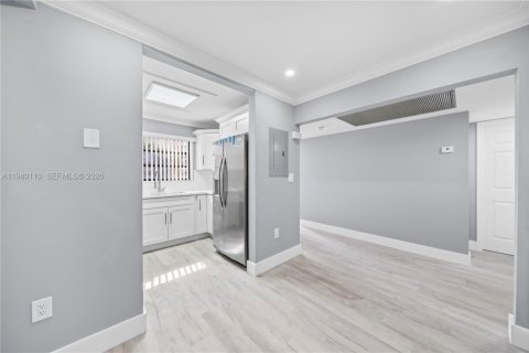 Купить кондоминиум в Пемброк-Пайнс, Флорида 2 спальни, 110.27м2, № 2046386 - фото 4