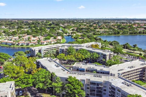 Купить кондоминиум в Пемброк-Пайнс, Флорида 2 спальни, 110.27м2, № 2046386 - фото 19