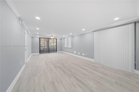 Купить кондоминиум в Пемброк-Пайнс, Флорида 2 спальни, 110.27м2, № 2046386 - фото 6