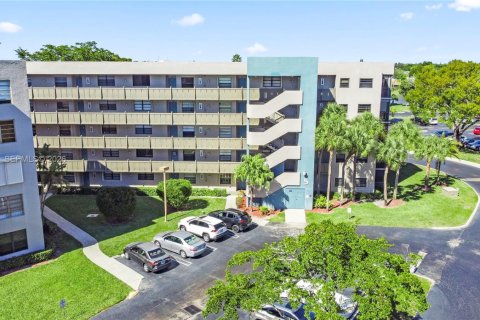 Купить кондоминиум в Пемброк-Пайнс, Флорида 2 спальни, 110.27м2, № 2046386 - фото 16