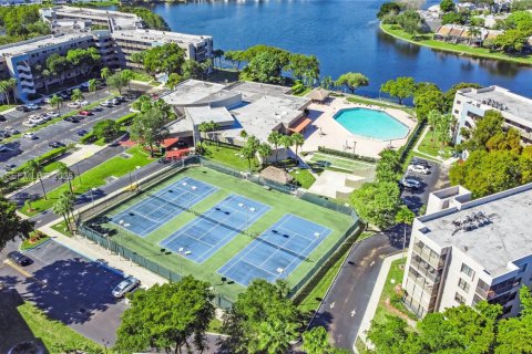 Купить кондоминиум в Пемброк-Пайнс, Флорида 2 спальни, 110.27м2, № 2046386 - фото 21
