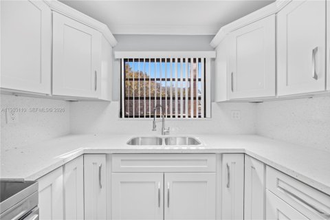 Купить кондоминиум в Пемброк-Пайнс, Флорида 2 спальни, 110.27м2, № 2046386 - фото 5