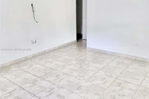 Купить кондоминиум в Майами, Флорида 2 спальни, 111.48м2, № 2090820 - фото 2