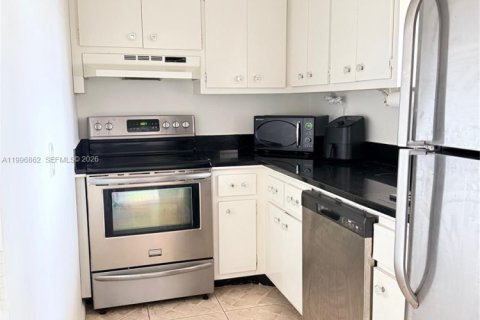 Condominio en alquiler en Pompano Beach, Florida, 1 dormitorio, 60.39 m2 № 2058528 - foto 2