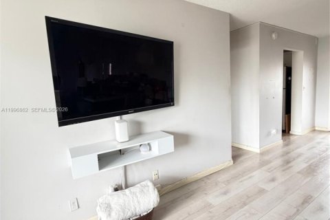 Condominio en alquiler en Pompano Beach, Florida, 1 dormitorio, 60.39 m2 № 2058528 - foto 3