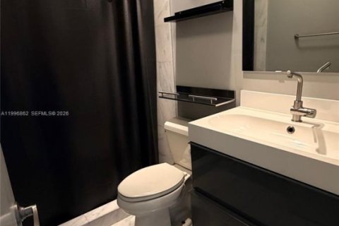 Condominio en Pompano Beach, Florida, 1 dormitorio  № 2058528