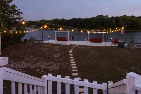 House in Melrose, Florida 4 bedrooms, 199.18 sq.m. № 2220406 - photo 23
