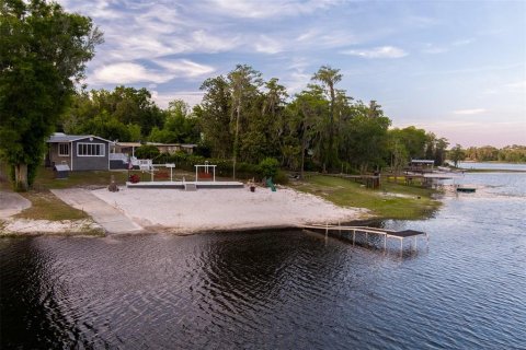 House in Melrose, Florida 4 bedrooms, 199.18 sq.m. № 2220406 - photo 15