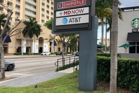 Apartamento en alquiler en Miami, Florida, 1 dormitorio, 68.56 m2 № 2011240 - foto 2