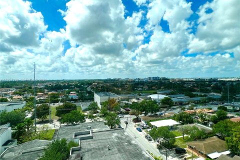 Apartamento en alquiler en Miami, Florida, 1 dormitorio, 68.56 m2 № 2011240 - foto 17