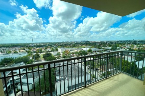 Apartamento en alquiler en Miami, Florida, 1 dormitorio, 68.56 m2 № 2011240 - foto 16