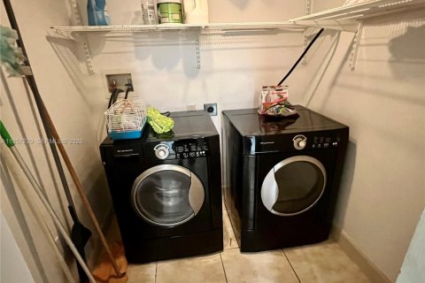 Apartamento en alquiler en Miami, Florida, 1 dormitorio, 68.56 m2 № 2011240 - foto 8