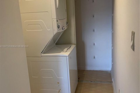 Condo in Tamarac, Florida, 2 bedrooms  № 1960653 - photo 12