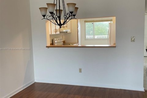 Condo in Tamarac, Florida, 2 bedrooms  № 1960653 - photo 5